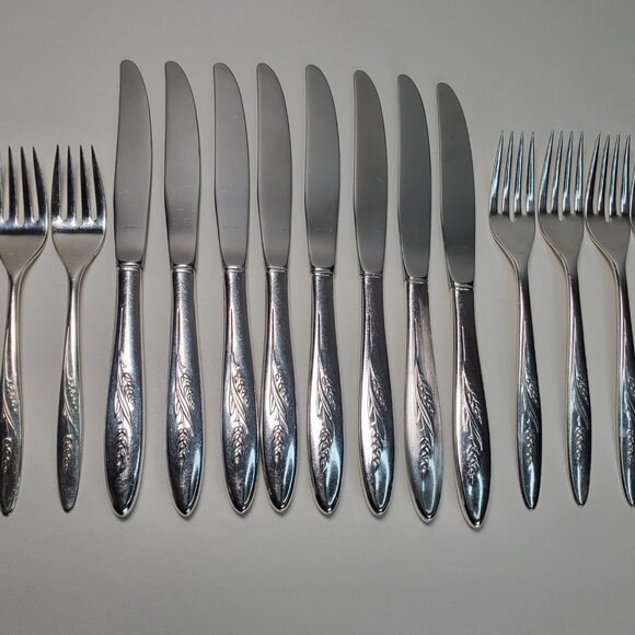 Vintage Community Plate “Song of Autumn” Flatware Set – 8 place - Picture 3 of 11